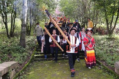 8月去峨山 千人同跳花鼓舞 万人狂欢火把夜