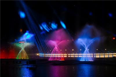 “梦幻彝海”水舞幻影秀浪漫登场！楚雄再添文旅新地标