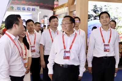 聚焦南博会丨玉溪市委、市政府主要领导带队巡馆，称赞玉溪文化旅游展厅特色足、亮点多