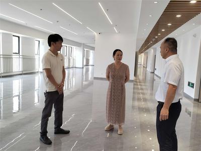 张艳梅在开远市调研职工服务阵地建设工作