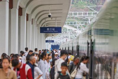 中老铁路开通20个月 发送旅客超1900万人次 