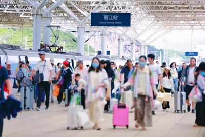 云南暑期旅游客流旺盛 铁路单日发送旅客多次超40万人次