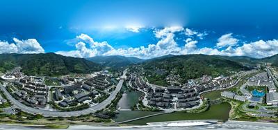 去屏边，做个诗人，做个摄影家……