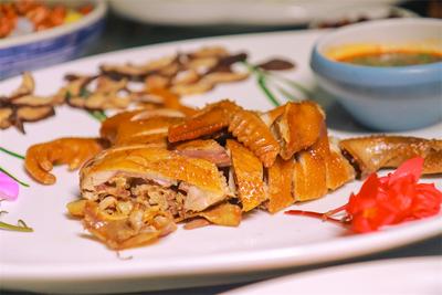 去红河做生活家丨高铁半小时直达，这座小城靠美食也能火出圈！