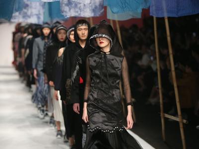 倒计时1天！米兰时装周楚雄彝绣发布会大幕将启    