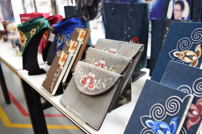 楚雄彝绣参展团在米兰 邀请你来体验“有一种叫云南的生活”