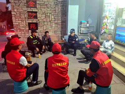 宁蒗县：“红马甲”与“警察蓝”携手为群众带去安全感