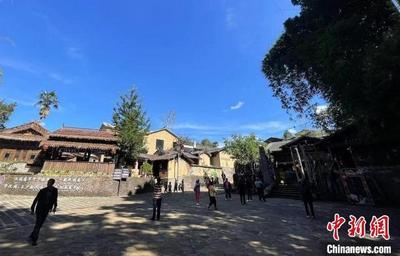 云南司莫拉：昔日贫穷小山村“蝶变”国家4A级旅游景区
