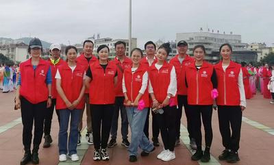 玉溪市文化旅游青年志愿者积极参与2023年国庆节升国旗活动 讲好“聂耳和国歌的故事”