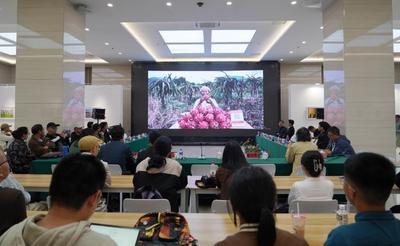 首届云南省青年摄影作品展研讨会在昆明举行