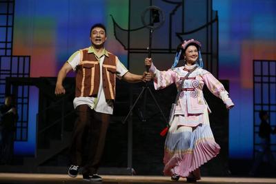 当代花灯剧上演迎来高关注度！云南省花灯剧院创作《花花世界》讲述“云南花市故事”