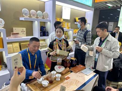 第六届中国国际进口博览会开幕 西双版纳州组织20家企业共30人观展