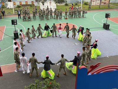 共享优秀文化成果 共赏丰富艺术盛宴——红河州歌舞团惠民演出活动深受好评