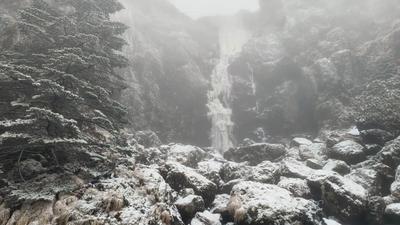 冷҈冷҈冷҈ 昆明轿子山下雪啦！接下来几天云南天气……