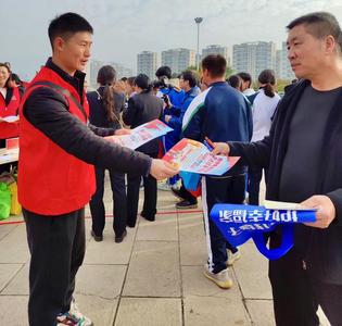 玉溪文旅志愿服务队参加“宪法宣传周”启动仪式暨“同升国旗·同唱国歌”活动