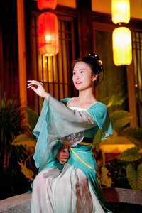 【冬日雅集 宅在建水】穿上汉服，感受诗意建水