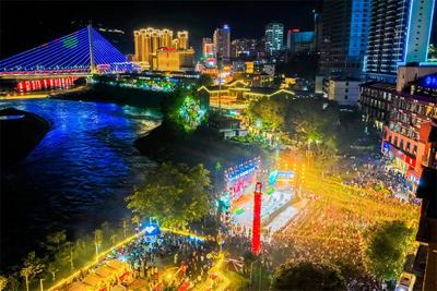 有一种生活叫云南的怒江丨怒江西岸的夜