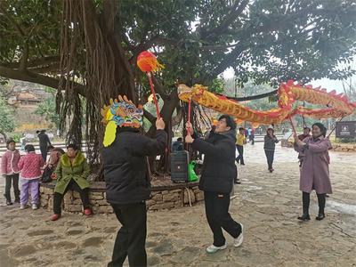 服务热情活动多样 大年初一碧色寨景区人从众