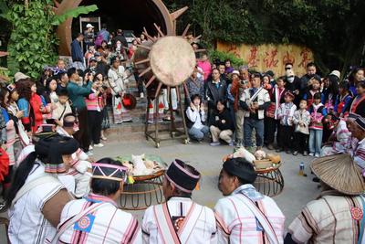基诺族“特懋克”：敲着大鼓庆新年 精彩活动享不停