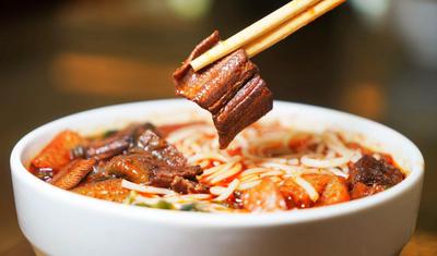 玉溪米线丨老字号国营饭店：一碗鳝鱼米线传承60多年的老味道