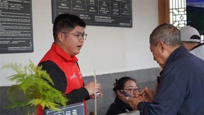 “和顺古镇—尹哥书房”，腾冲的美由“红马甲”守护
