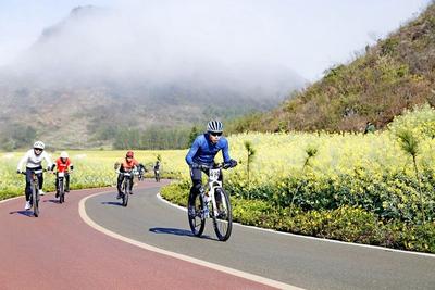 2024天天向上·云南罗平第九届花海山地自行车赛开赛