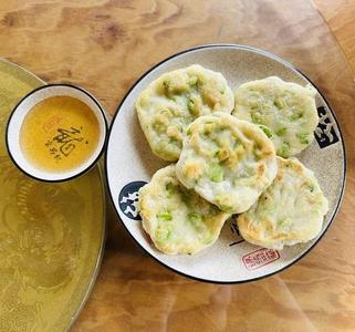 地道江川味丨“青蛙背石板”——记忆里的青豆粑粑