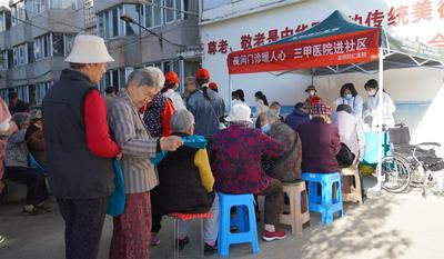 云南报业传媒集团团委携手多家机构开展“学雷锋日”主题团日活动