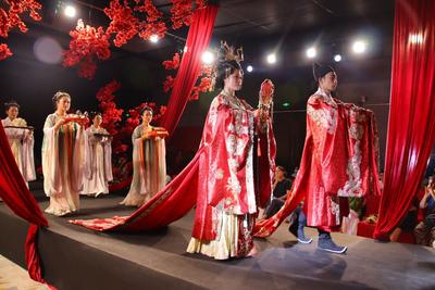 红妆盛宴 美好相见！玉溪铂尔曼酒店“守护”主题婚尚发布会举行
