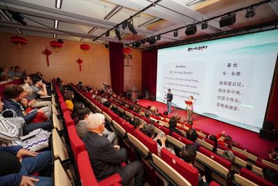 比中青年：茶+诗，很中国，很浪漫
