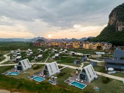 伟光星河云水间营地在普者黑开业