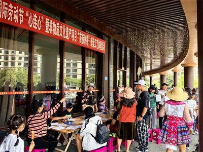【图集】“五一”游屏边 小城开启“人从众”模式