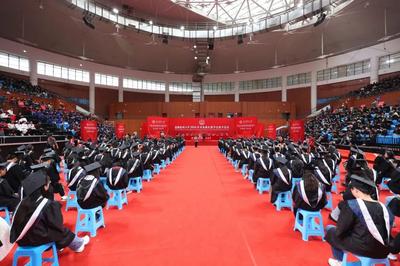 昆明医科大学举办2024年毕业典礼