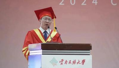 云南民族大学校长王启梁寄语毕业生：遇到问题 正面面对