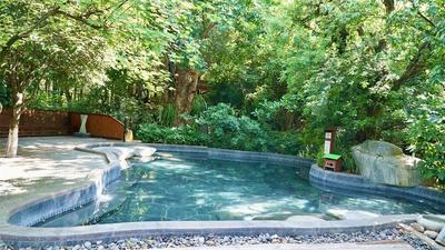 逛乡村展览馆、泡温泉、吃八大碗……到“云南第一村”玉溪大营街来一场穿越时光的文化休闲之旅！