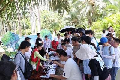 云南文旅志愿者：开展多样活动为游客提供专“暑”服务