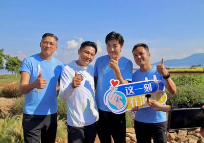 邂逅一抹深蓝！香港明星足球队打卡抚仙湖国家级旅游度假区