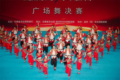 8月12日，红河“马缨花”展演酷炫来袭，一起来蒙自dance一下