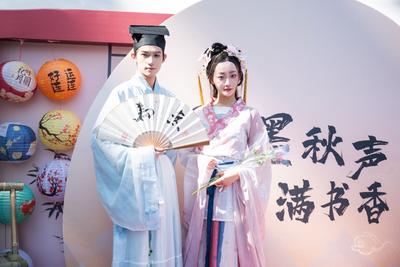 云南省图书馆举办 “古墨秋声 月满书香”古籍进市集活动