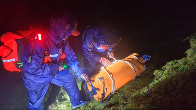 驴友团徒步登山，3人迷路被困
