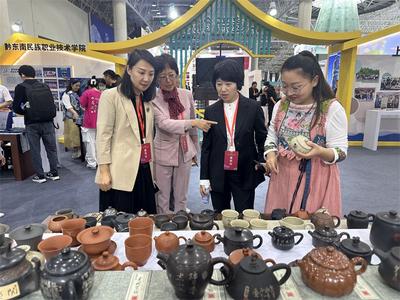 建水县2个非遗项目参加第八届中国非遗博览会