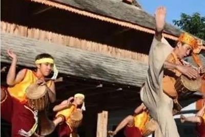 打卡云南丨第256件小事：敲响吉祥的象脚鼓，看傣家人的幸福生活