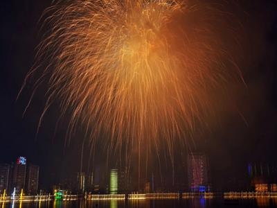 乙巳蛇年第一天，红河“年味”浓！
