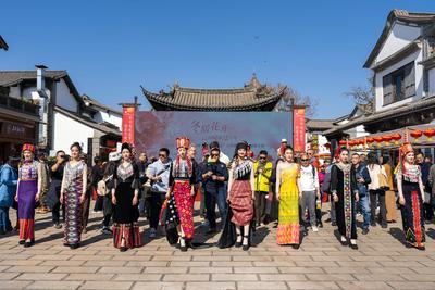 千名文旅博主“喊麦”：冬暖花开，云南喊你过大年！