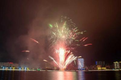 乙巳蛇年第一天，红河“年味”浓！