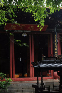 一帘新雨后，建水又逢春