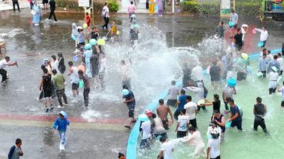 楚雄永仁：水花與節奏齊飛 萬人共舞潑水歡歌