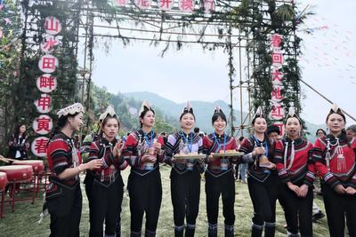 快閃、漂流、摸魚、演唱會、楊梅節、打鐵花 這個“五一”紅河嗨翻了