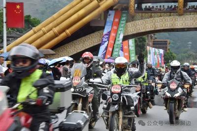 跟着赛事去旅行丨引擎轰鸣唤醒苗城 追风逐景畅游屏边