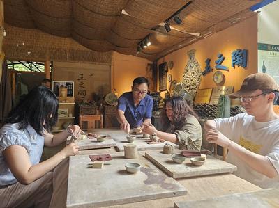 “足行玉溪 悦享旅居”2025全国主流媒体行活动走进玉溪